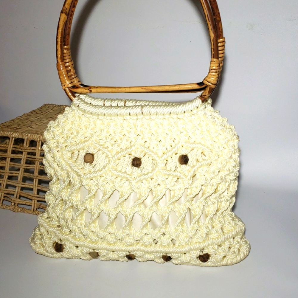 Crocheted vintage handbag,cotton lined, hobo style cream bag.